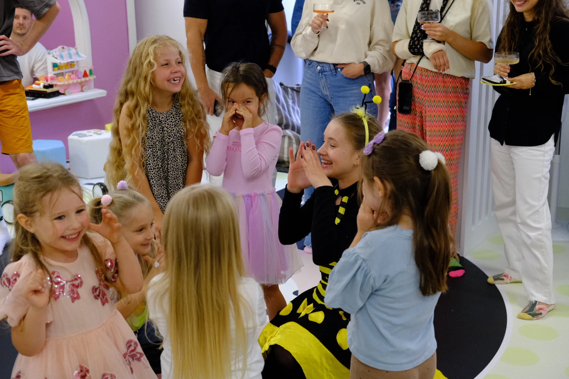 Žaidimų kambarys Vilniuje Paupiukas. Animatorė.